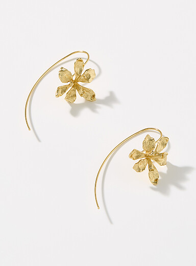 Delicate flower earrings