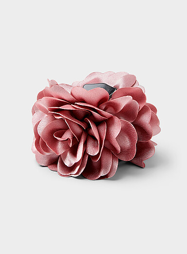 La pince fleur en tissu satin&eacute;