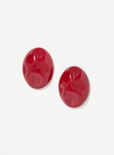 Les larges boucles d'oreilles ovales
