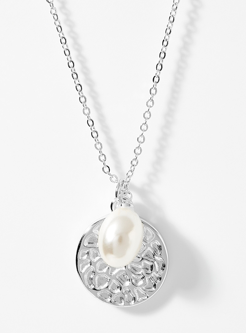 Simons Silver Medallion and pearl chain for women