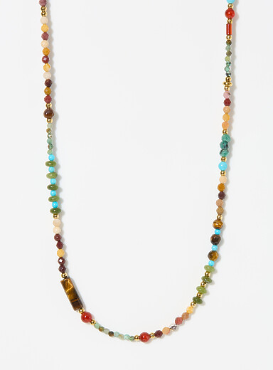 Le collier petites pierres naturelles