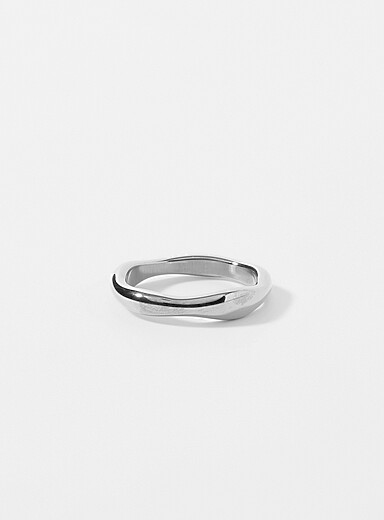 Sinuous ring