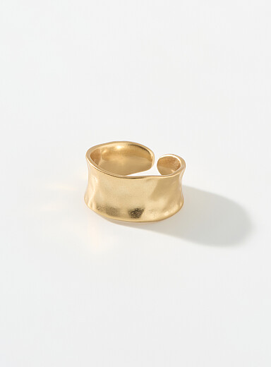 La bague martel&eacute;e