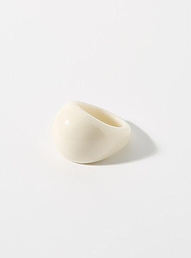 La bague r&eacute;sine d&ocirc;me