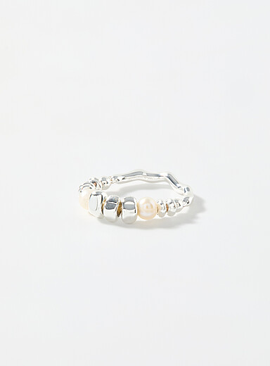 La bague perles et billes argent&eacute;es