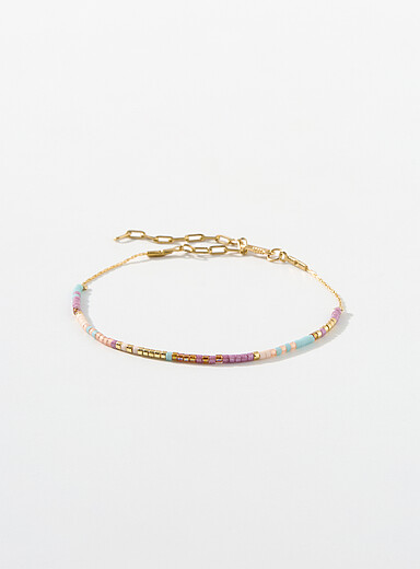 Le bracelet petites billes color&eacute;es