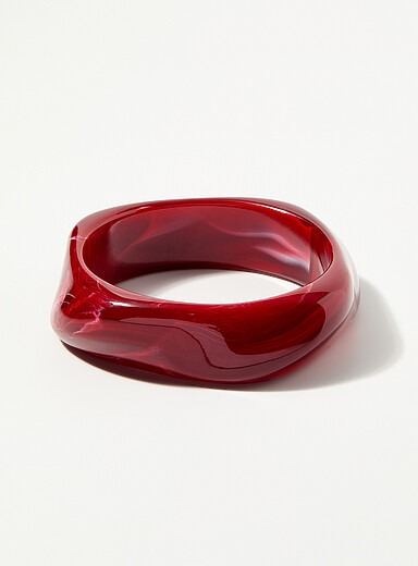 Le bracelet jonc asym&eacute;trique