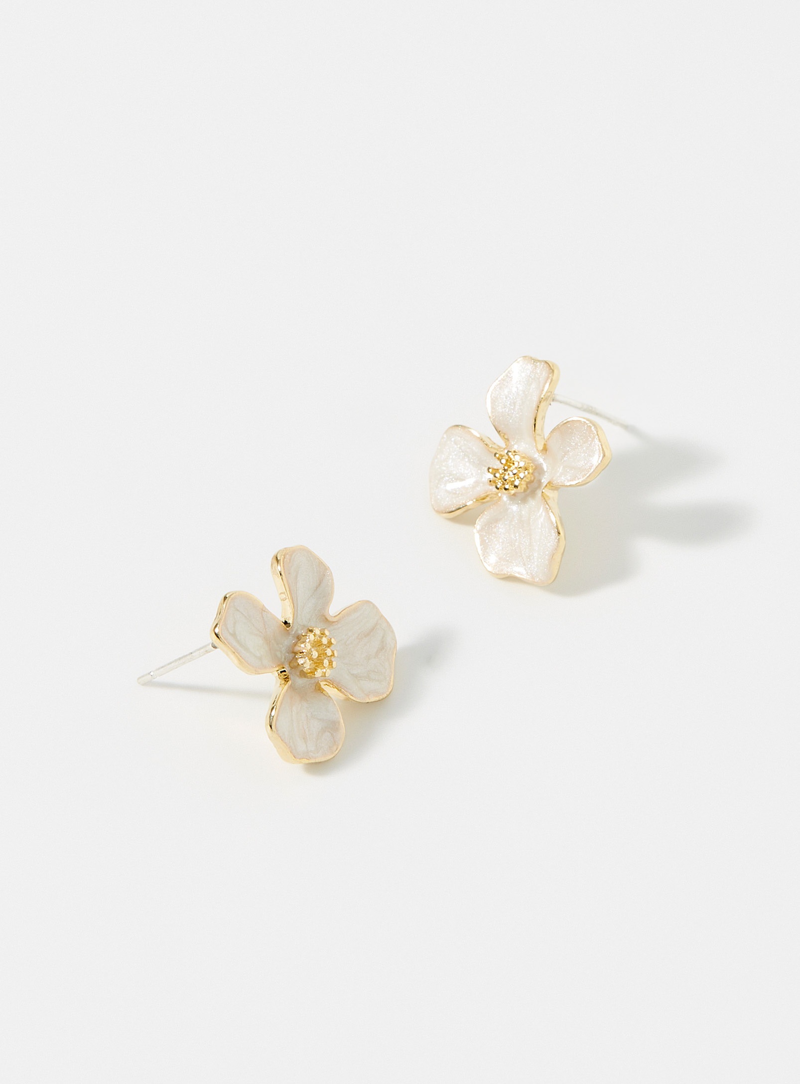 Simons - Women's Enameled petal earrings