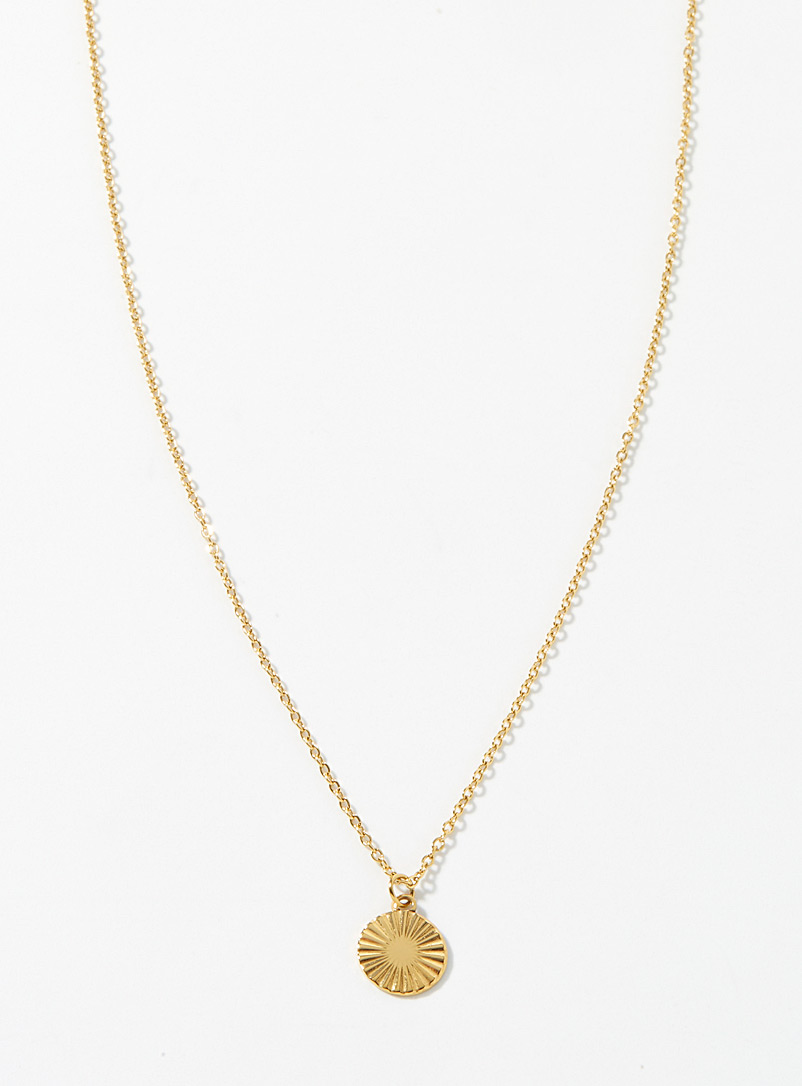 Minimalist medallion chain product image (primary)