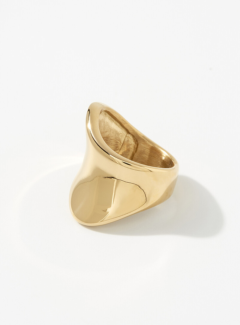 Wavy band ring product image (primary)