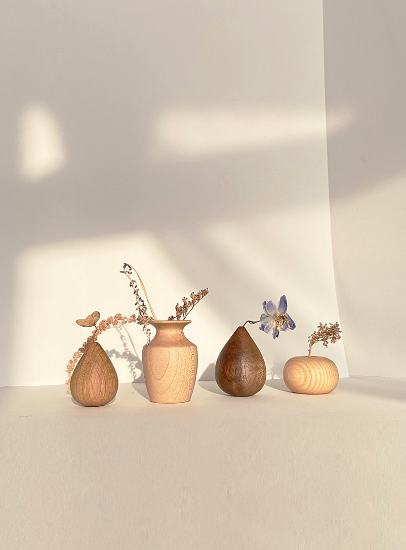 Haeven Studio: Les minivases sculptés en bois Ensemble de 4 Assorti
