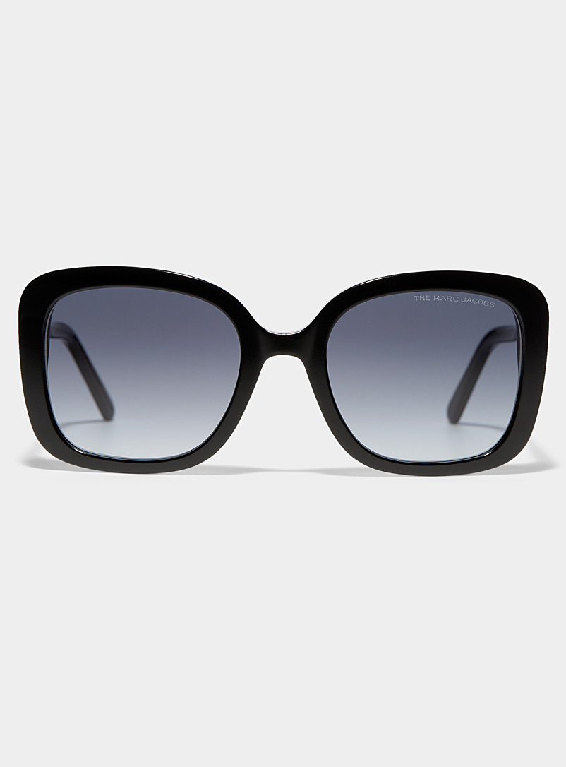 The Marc Jacobs: Les lunettes de soleil carrées XL monogramme doré Noir pour femme