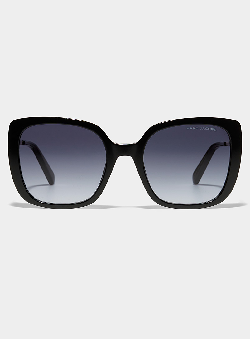 Marc Jacobs: Les lunettes de soleil carrées branches monogramme Noir pour femme
