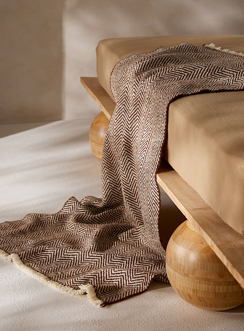 Traceable Textiles: La couverture de laine chevrons marron Exclusivité Fabrique 1840 Brun assorti