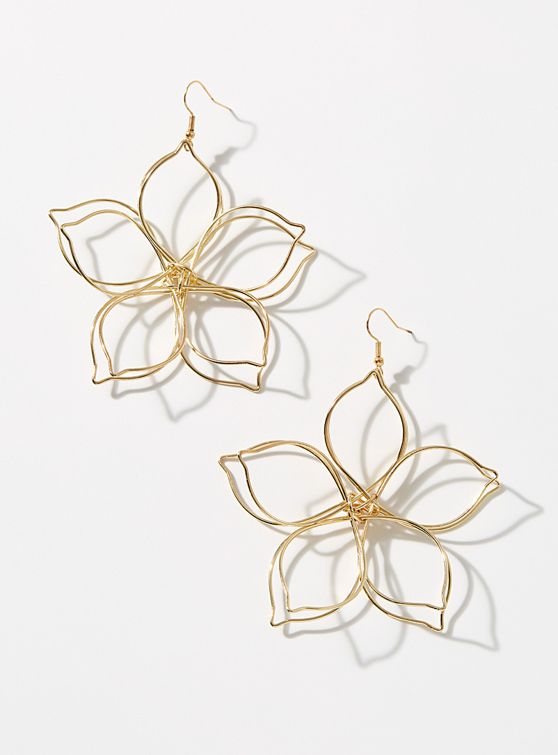 Petit moments. Assorted Elaborate flower earrings for women
