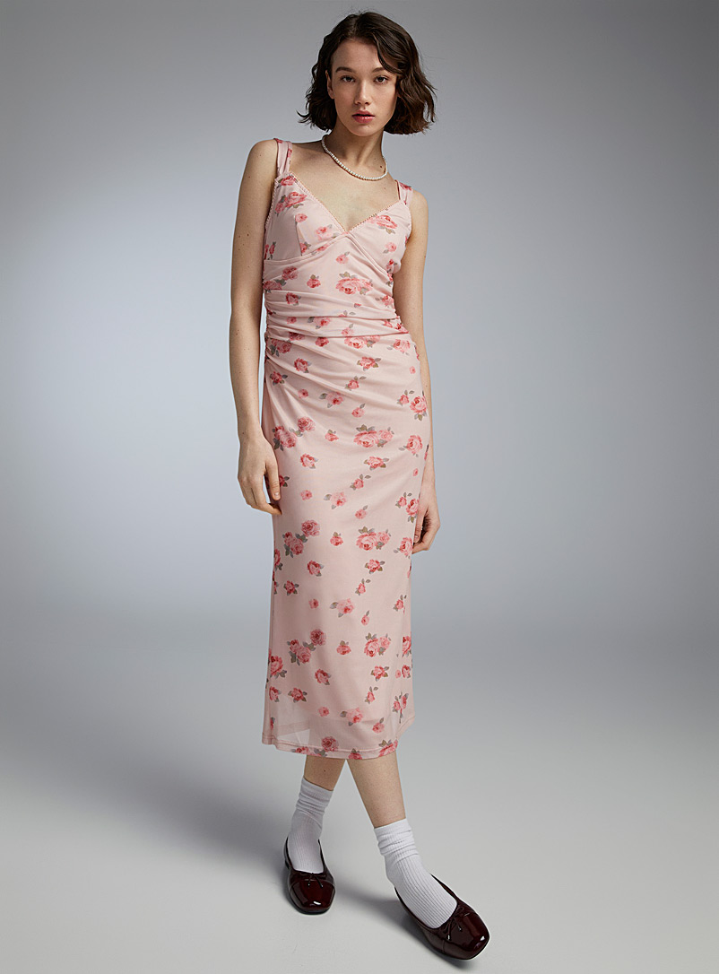Twik: La robe filet imprimé de roses Rose pour femme