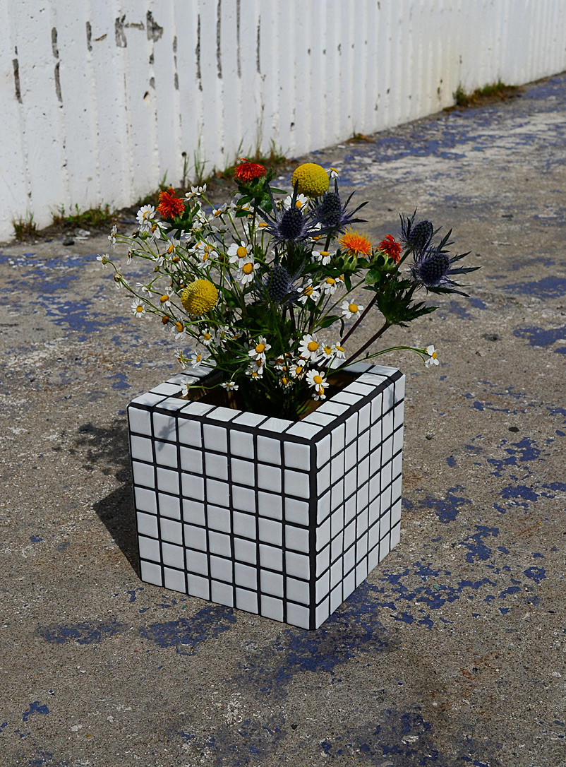Pied Carré White Retro tiled planter 6-in opening