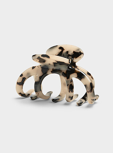 Rounded-tooth large clip