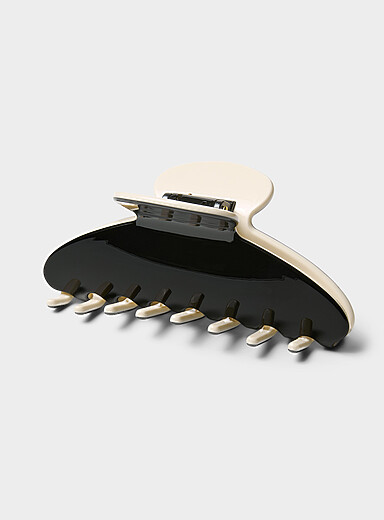 Two-tone half-moon clip