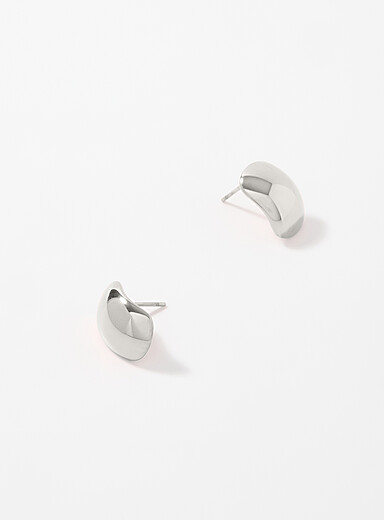 Les boucles d'oreilles d&ocirc;mes ovales