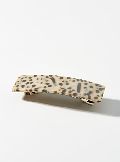 La barrette rectangulaire mouchet&eacute;e