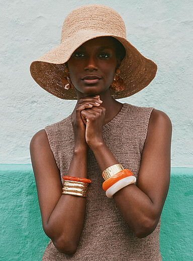 Le bracelet jonc asym&eacute;trique