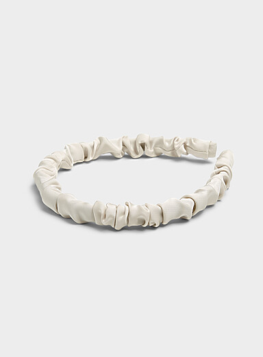 Le serre-t&ecirc;te satin fronc&eacute;