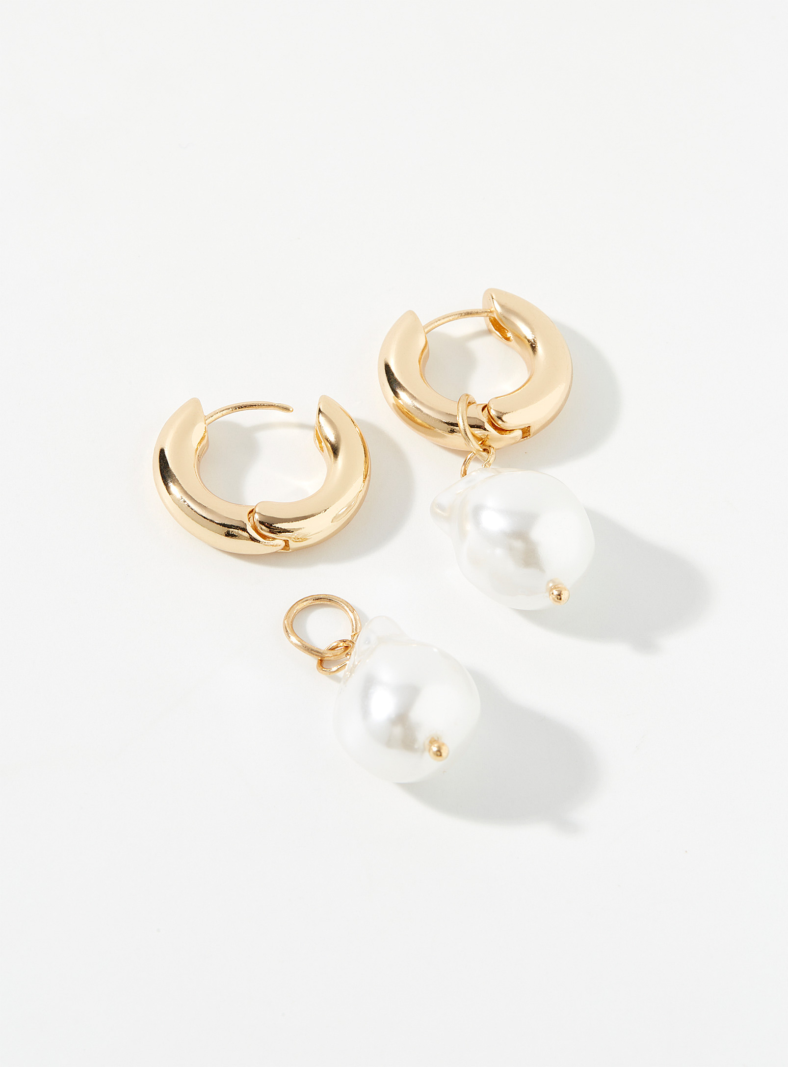 Simons - Women's Baroque pearl Hoop Earrings