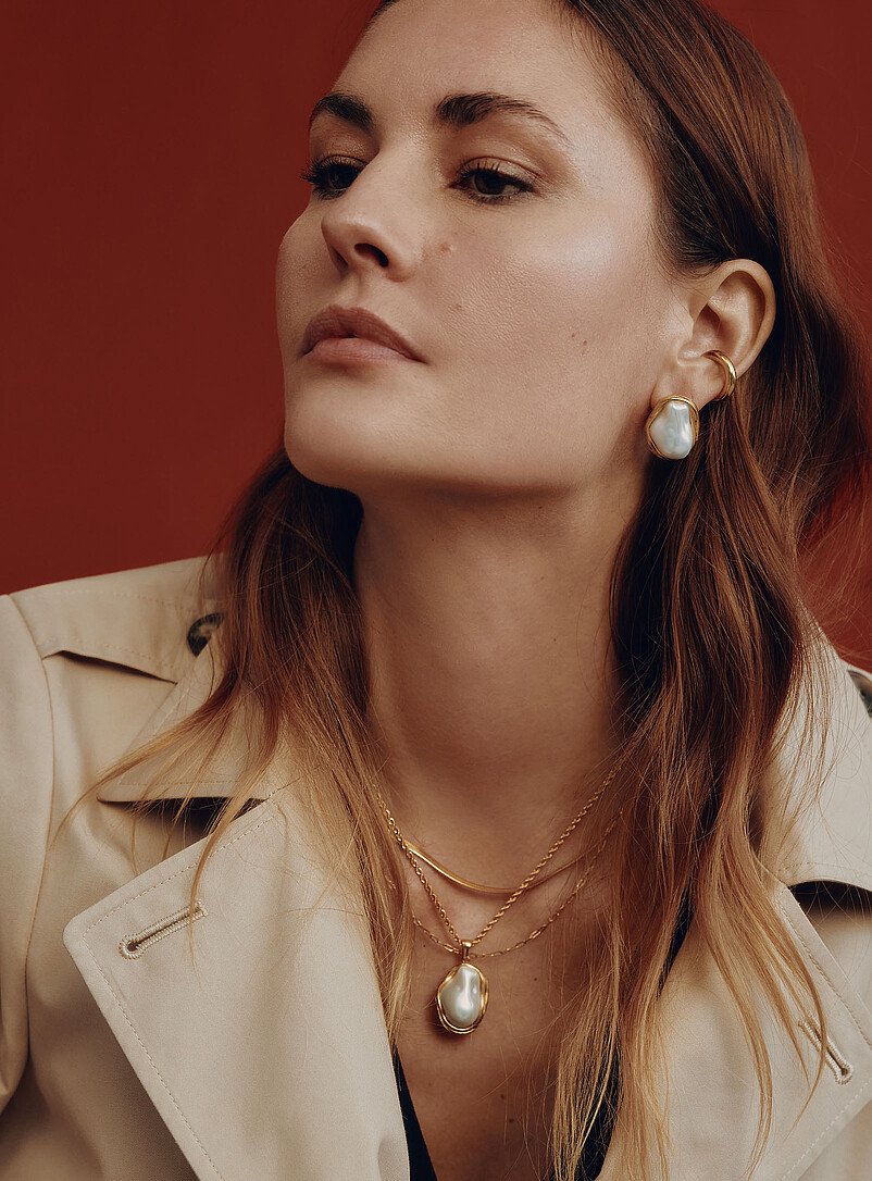 Oversized pearl earrings product image (primary)