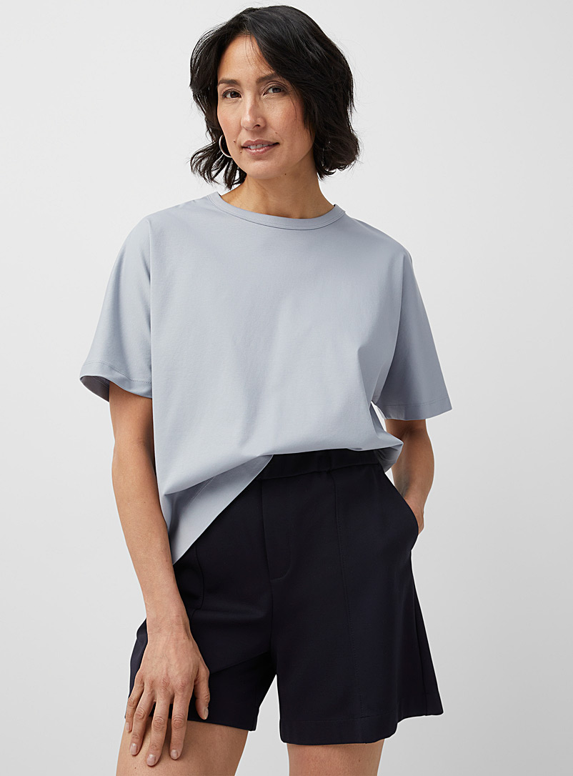 Contemporaine: Le t-shirt carré coton soyeux Bleu pâle-bleu poudre pour femme