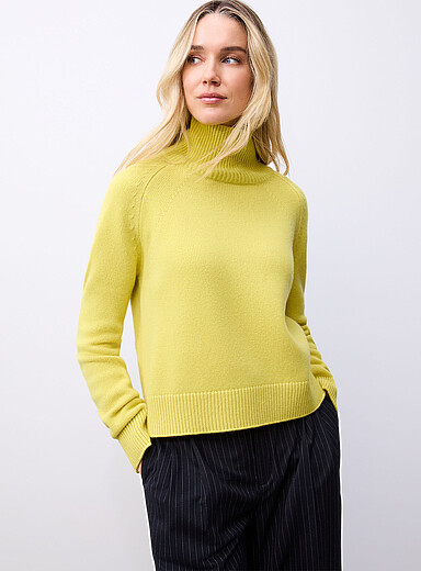 NA&Iuml;F: Le chandail carr&eacute; col montant pure laine m&eacute;rinos Elara Jaune tournesol pour femme