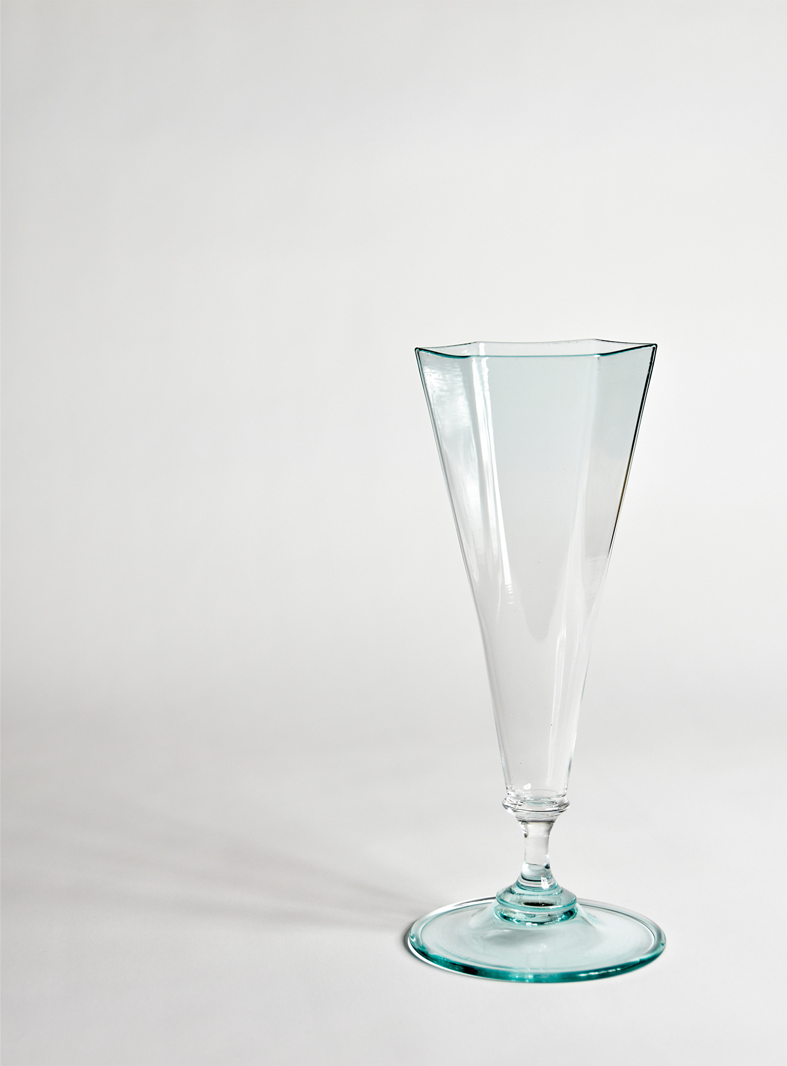 Charlie Larouche Verre Faceted Champagne Glass In Green