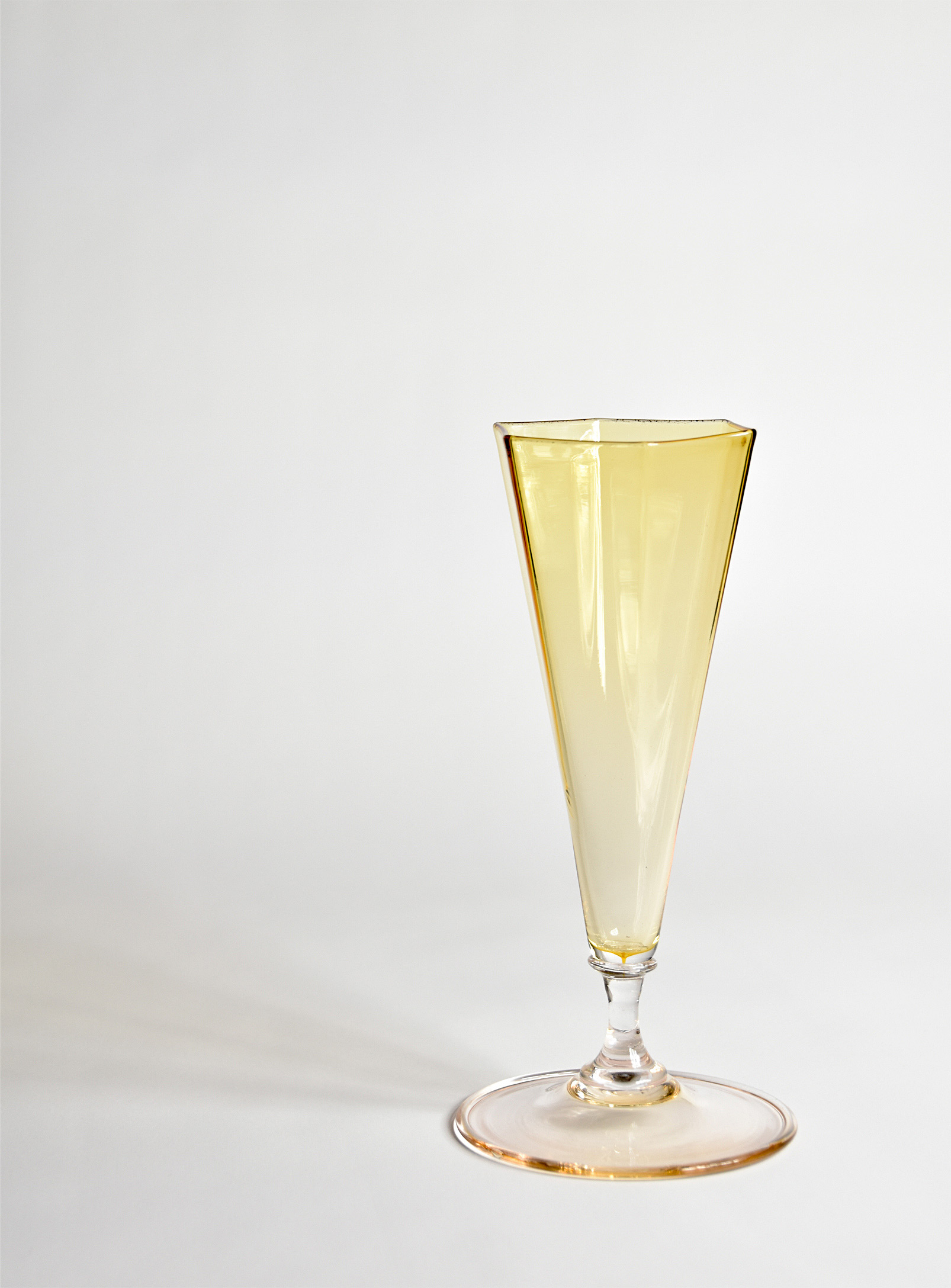 Charlie Larouche Verre Faceted Champagne Glass In Dark Yellow