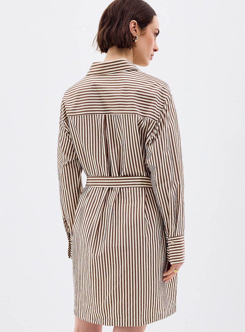 Grace & Mila: La robe chemise seersucker &agrave; rayures Brun &agrave; motifs pour femme