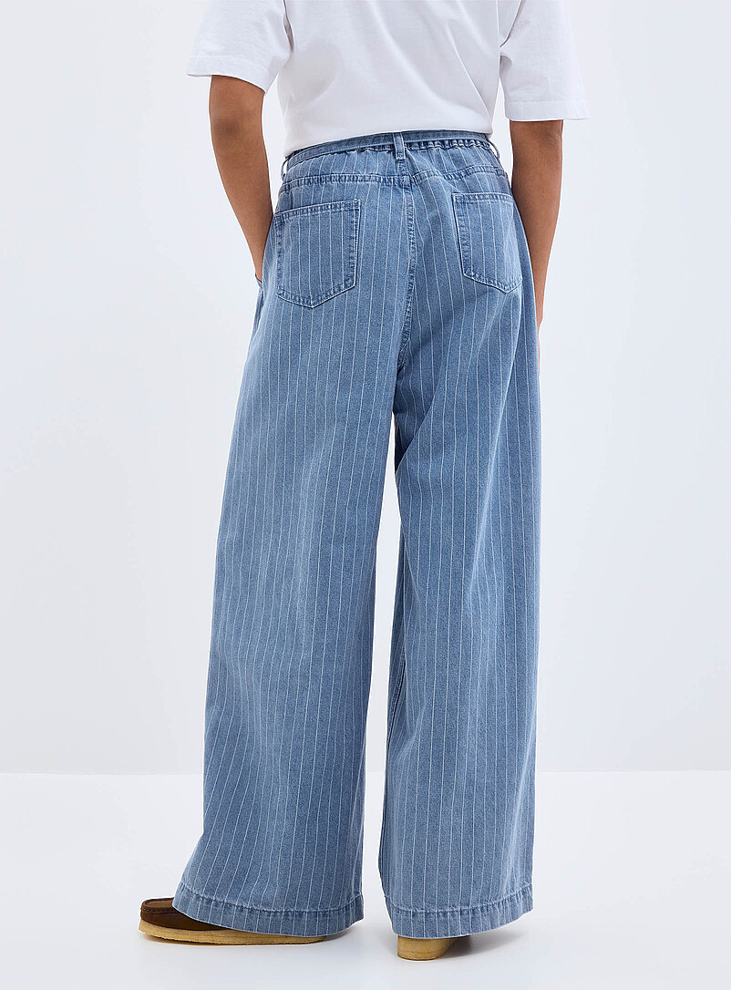 Grace & Mila: Le jean &agrave; plis fines rayures Pompon <b>Coupe : jambe large, taille tr&egrave;s haute</b> Bleu pour femme