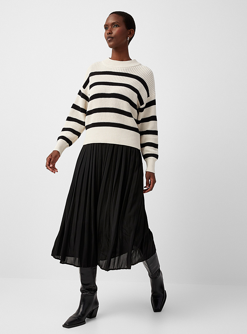 Contemporaine Black Flowy pleated midi skirt for women