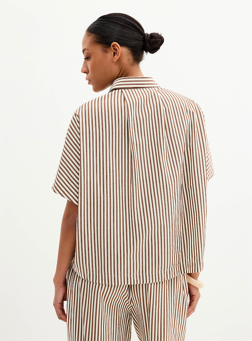 Grace & Mila: La chemise ample seersucker &agrave; rayures caf&eacute; Brun pour femme