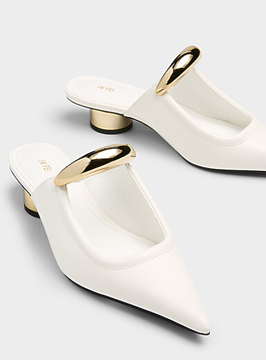 JW PEI: La mule accents dor&eacute;s Helena Femme Blanc pour femme