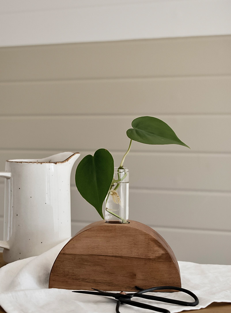Noir et Bois: Le vase en bois recyclé Flora 20,25 cm de hauteur Brun