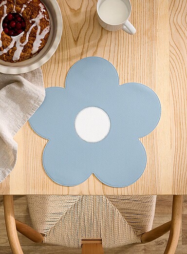 Simons Maison: Le napperon effet cuir grande fleur Bleu p&acirc;le - Bleu ciel