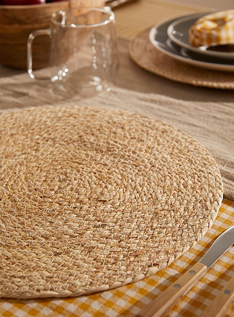 Braided natural straw placemat