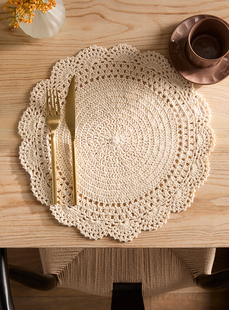 Flower crochet placemat product image (primary)