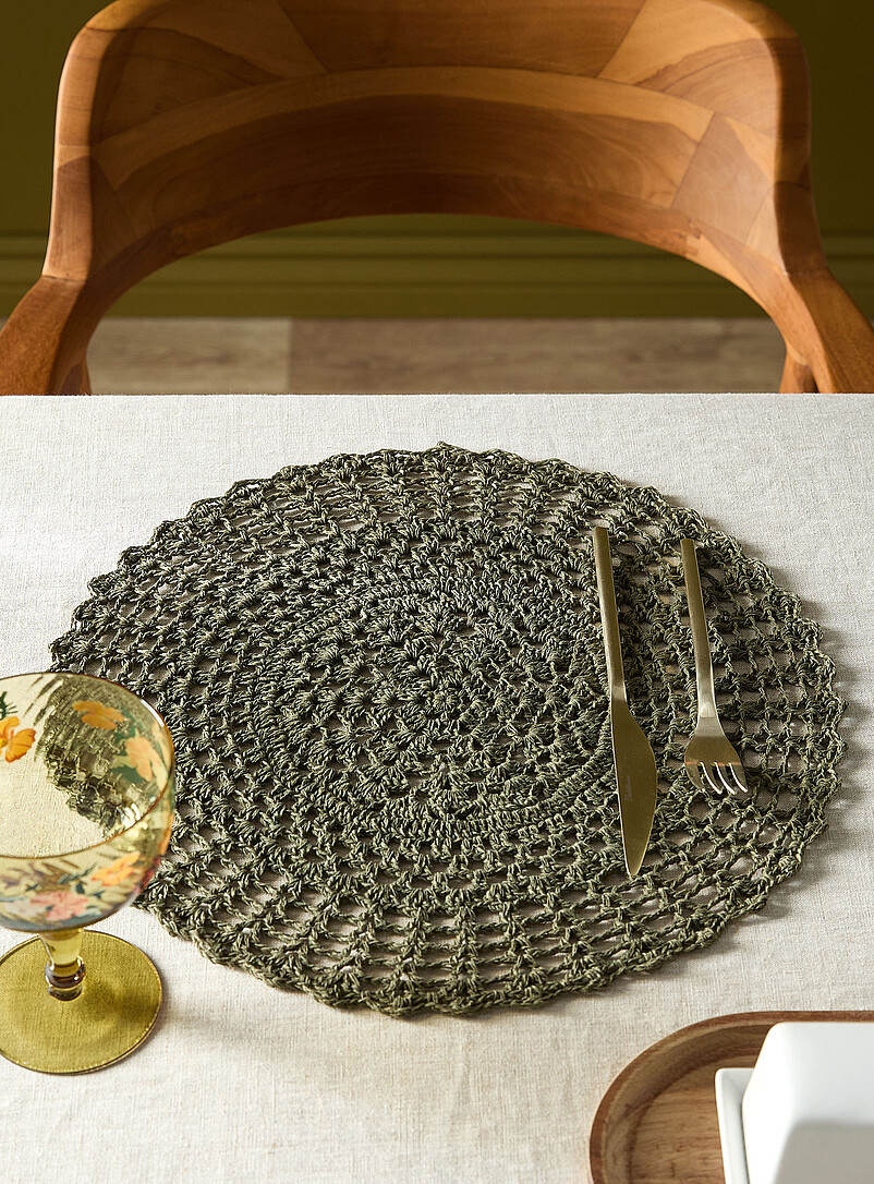 Round crocheted placemat product image (primary)