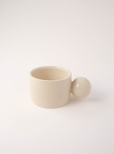 Pas Mon Style White Ball handle mug