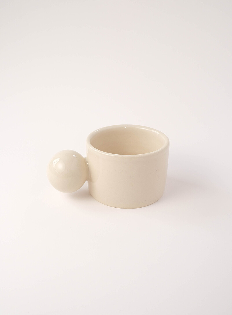 Pas Mon Style White Ball handle mug