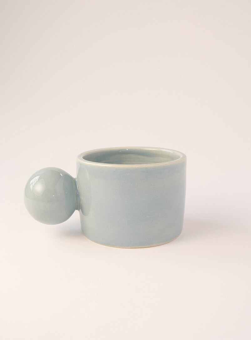 Pas Mon Style White Ball handle mug