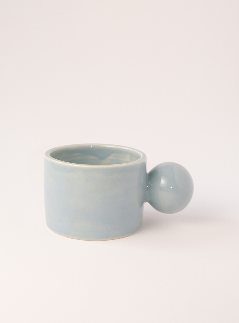 Pas Mon Style White Ball handle mug