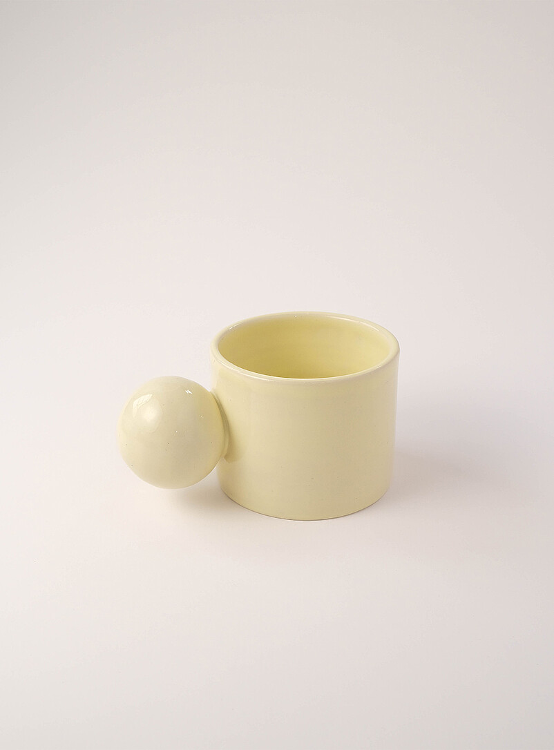 Pas Mon Style White Ball handle mug