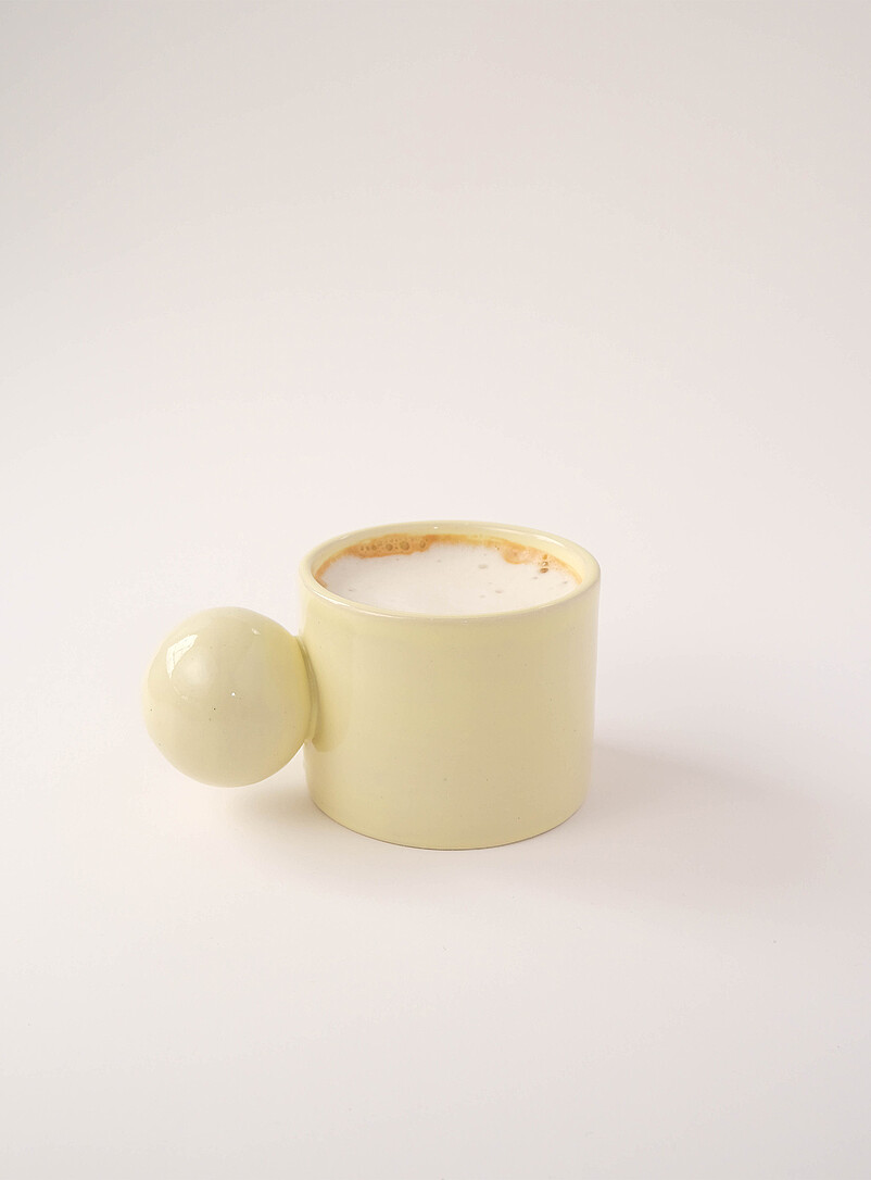 Pas Mon Style White Ball handle mug