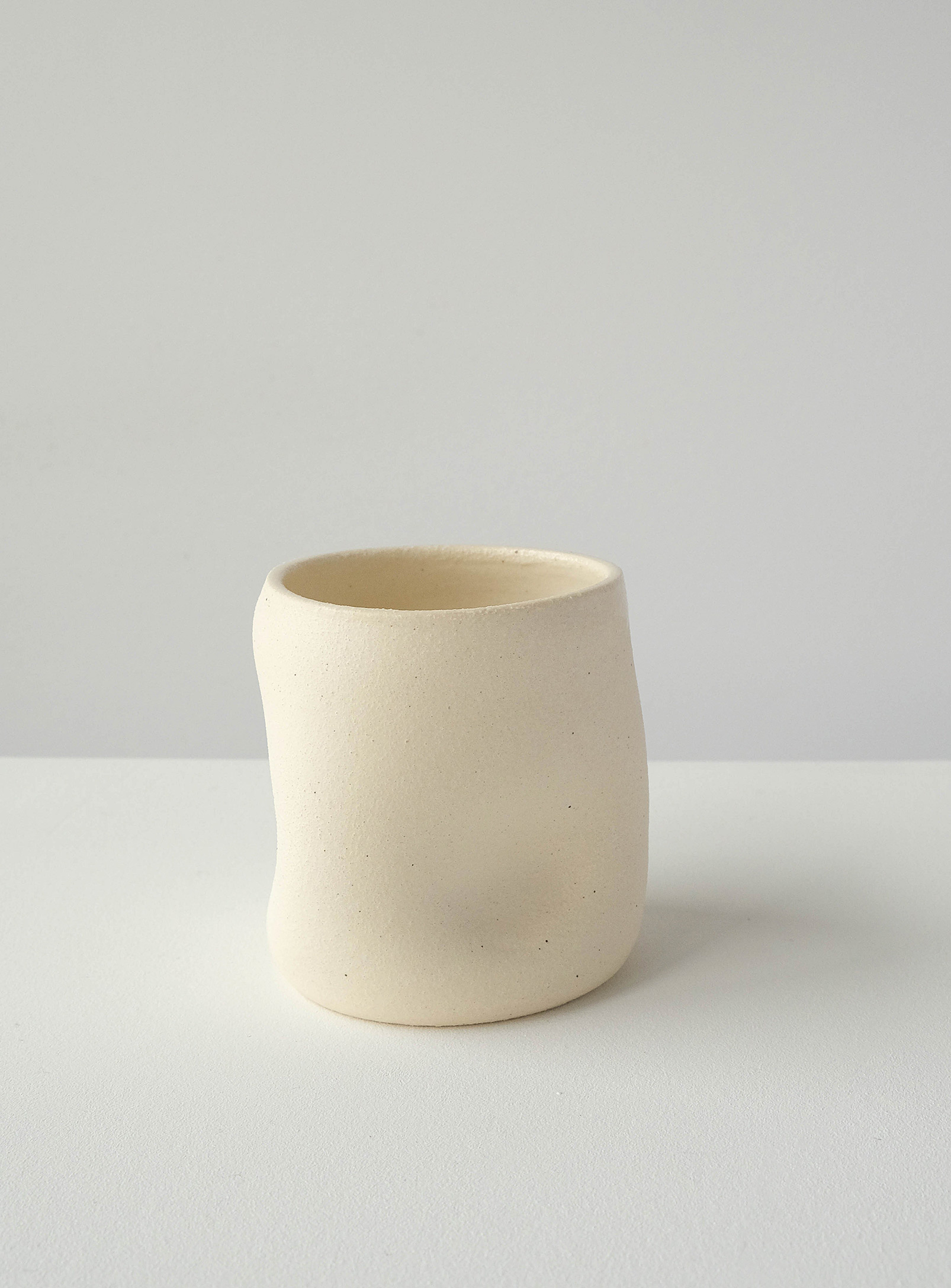 Pms Sculpted Tumbler In Ivory White